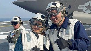 Luis Petri y Diana Mondino subieron al portaviones que ancló en la costa argentina para operaciones conjuntas de la Armada con marines de Estados Unidos
