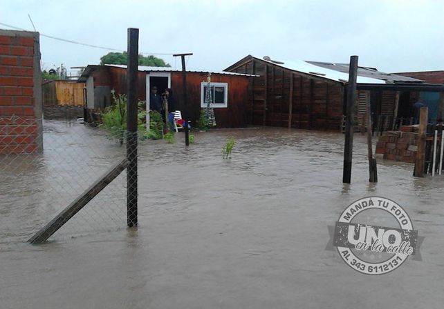 Terrible temporal de lluvia y viento generó graves destrozos en Paraná
