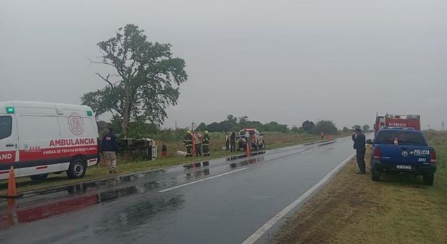 Un muerto y dos heridos al volcar un transporte de caudales en Villa Mugueta