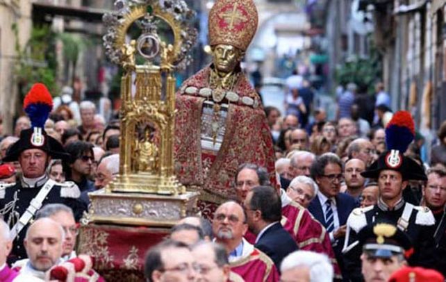 San Jenaro. Los napolitanos pelean por el patrimonio del santo de la ciudad.