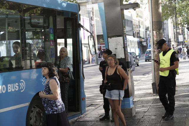 Tras el paro de colectivos dispuesto por los ataques y amenazas contra los choferes