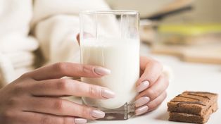 Leche prohibida: alerta alimentaria de Assal para los santafesinos