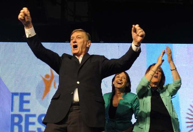 Binner festejó la victoria en las elecciones santafesinas y disparó:  Hoy ganó el modelo modelo que le abre los brazos a todos los que quieren venir a vivir a Santa Fe. (Foto: S. Salinas)