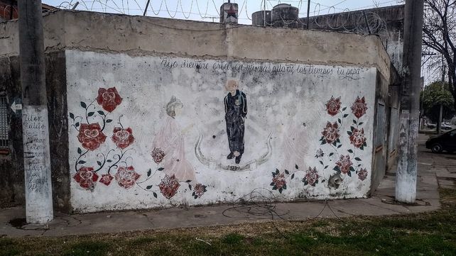 Temor y silencio en el barrio donde una mujer fue asesinada a balazos luego de bajar de un remis