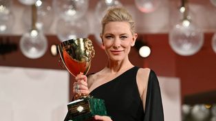 La mejor actriz. Cate Blanchett alzó la Copa Volpi en el Festival de Venecia por su rol en el film “Tar”.