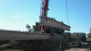 Avanza la obra del puente de Ruta 11 sobre el arroyo Tercer Coronda