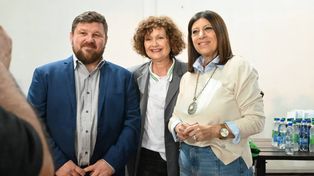 Clara García junto a Pablo Pinotti y parte de su gabinete