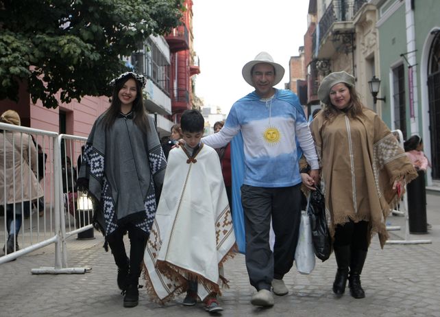 Los preparativos para el acto central que será esta mañana en Tucumán.