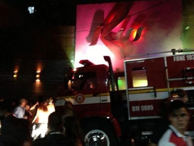 El Cromagnón de Brasil: un incendio en un boliche por una bengala dejó al menos unos 233 muertos