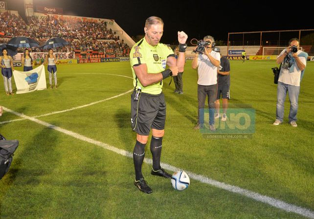 El misionero debutó como juez de Primera A en 2007 cuando controló Colón-Rosario Central. (Foto UNO/Juan Manuel Hernández)