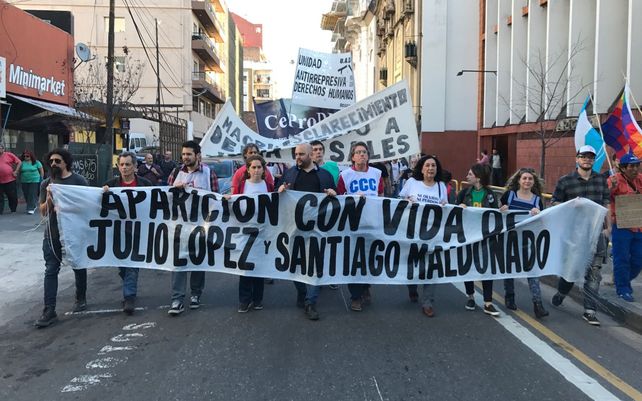 La marcha recorrió el microcentro rosarino.