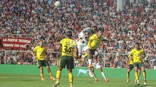 Unión llega al partido ante Barracas Central en el podio con más goles de pelota parada