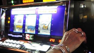 Acá venís a jugar, no tenés que pensar en ganar, cuenta un hombre que suele visitar el casino&nbsp;