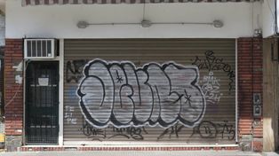 Los grafiteros, organizados en crews, han tenido un crecimiento exponencial en los últimos años, dejando su marca en las paredes de Rosario.