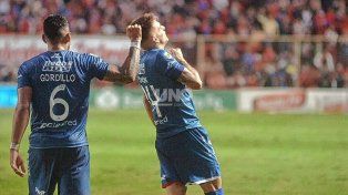 Unión visita a Vélez, en medio de la novela Machuca y con Méndez enfrente