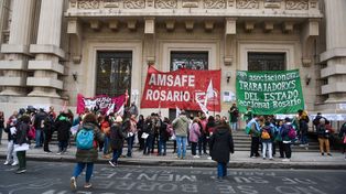 ATE y Amsafé Rosario movilizaron juntos por diferentes reclamos.