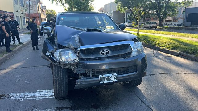 Así quedó la Toyota tras la colisión en Uriburu y España