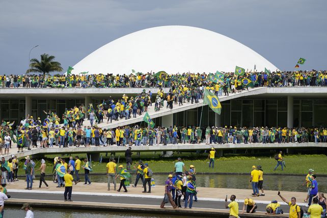 Simpatizantes de Jair Bolsonaro irrumpen, toman y destrozan el edificio del Congreso Nacional en Brasilia, en enero 2023.&nbsp;