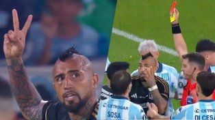 Arturo Vidal se cruzó con la hinchada de Racing y fue expulsado del partido por Copa Libertadores.