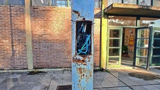 Destacan que las condiciones edilicias son un verdadero peligro para los alumnos que asisten a diario.