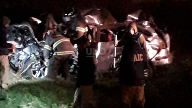 Investigan la causa del despiste de un auto y la muerte de un hombre en la ruta 1