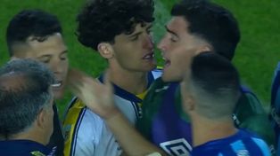 Una vez finalizado el partido Ramiro Cabrera le pegó un cachetazo a Gaspar Servio, que acababa de atajarle un penal.&nbsp;