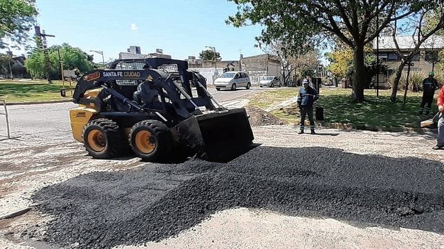 Trabajos de bacheo en la ciudad de Santa Fe