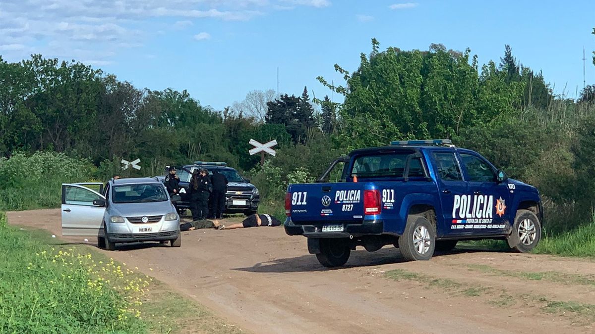 Doble Crimen: Hallan A Dos Jóvenes Asesinados En Un Camino Rural En ...