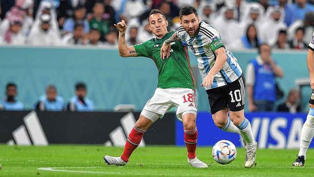 Argentina le está ganando a México con un gol de Messi.