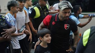Mateo y su ídolo Ever Banega. Una historia de amor por Newells.