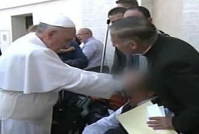El Vaticano niega que el Papa Francisco realizara un exorcismo a un niño enfermo