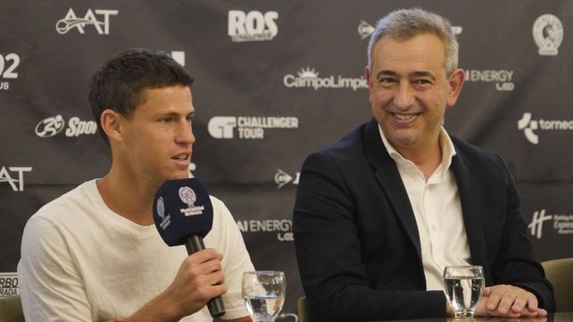 Diego “Peque” Schwartzman y elk intendente Pablo Javkin encabezaron el acto.