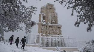 La ola de frío en Grecia cubre de nieve Atenas