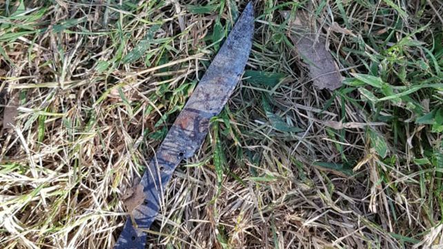 El cuchillo que apareció en el auto de Alarcón. Será peritado para saber si se usó en el femicidio.