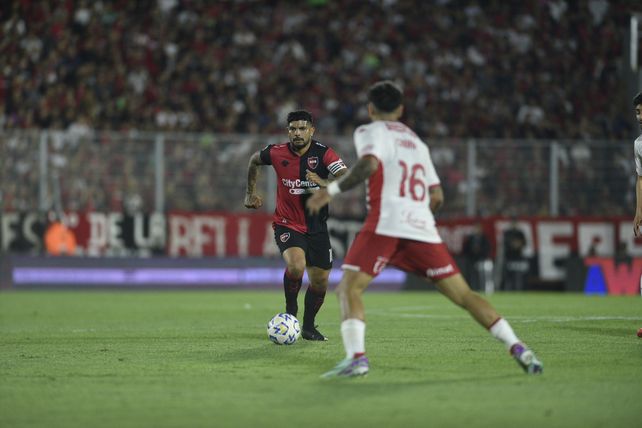 El último enfrentamiento entre ambos fue victoria de Huracán por 4-2, también en el Coloso.