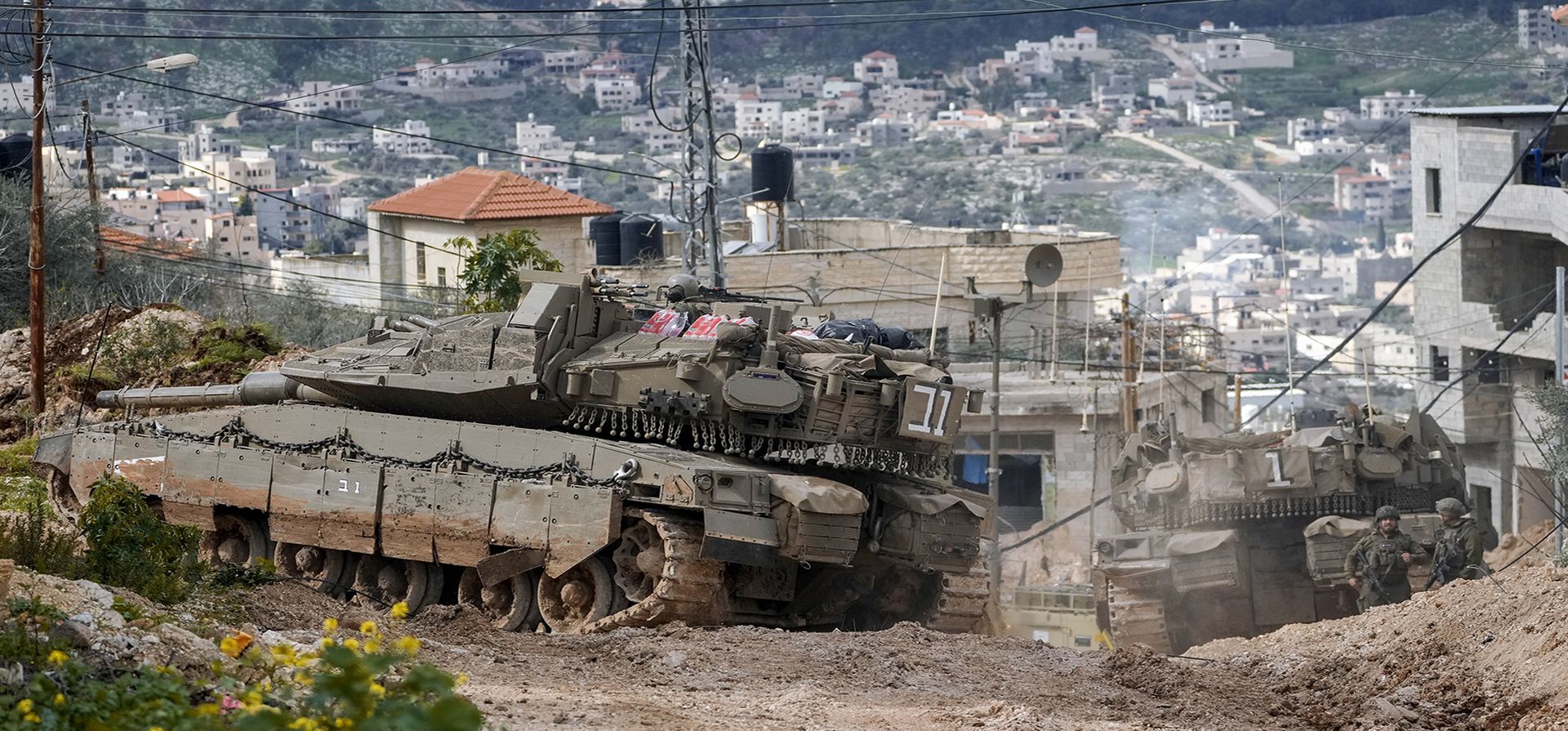 Tanques israelíes desplegados durante una operación militar en curso en el campo de refugiados de Jenin, en Cisjordania, el lunes 24 de febrero de 2025. (Foto AP/Majdi Mohammed) Tanques israelíes desplegados durante una operación militar en curso en el campo de refugiados de Jenin, en Cisjordania, el lunes 24 de febrero de 2025. (Foto AP/Majdi Mohammed)