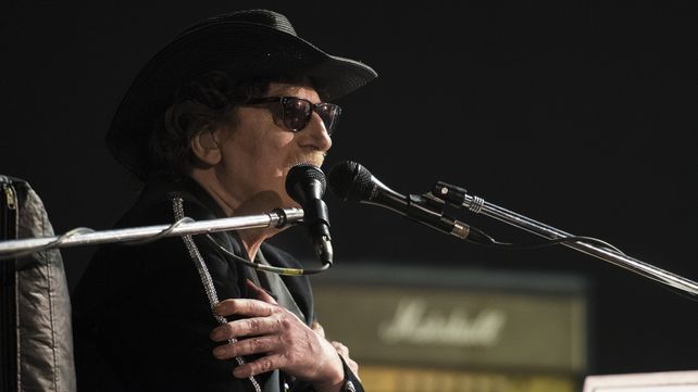 Con humor. Charly se animó a bromear: decían que estaba acabado