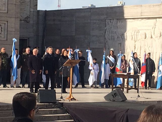 Macri ya está en el Monumento para encabezar el acto por el Día de la Bandera