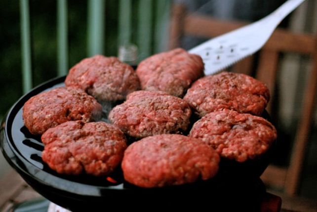Crean hamburguesas con gusto a carne humana