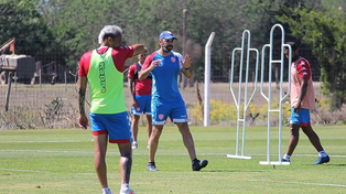 Juan Azconzábal patearía el tablero en Unión