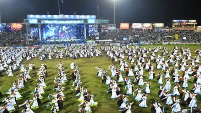 Por dónde se pueden ver los festivales de Jesús María y Diamante este lunes