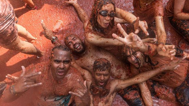 Tomatina, la batalla roja celebró su fiesta anual