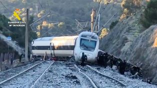 Al menos 40 muertos en España tras el descarrilamiento de trenes