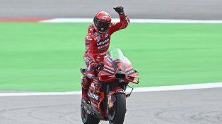 El campeón Bagnaia mostró su chapa en el inicio de la temporada de MotoGP