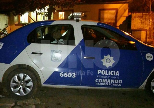 La mujer detenida tras el operativo policial en barrio Nueva Esperanza.