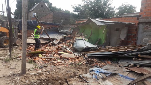 Este jueves se llevó adelante la demolición un búnker de drogas en Riobamba al 5000
