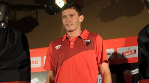 El jugador de Colón Pablo Cuevas está internado por dengue en el Cullen