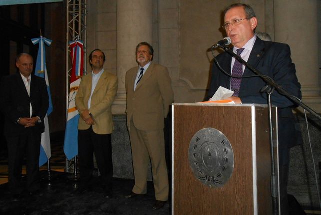 El ministro de Obras Públicas durante el discurso donde agradeció la distinción