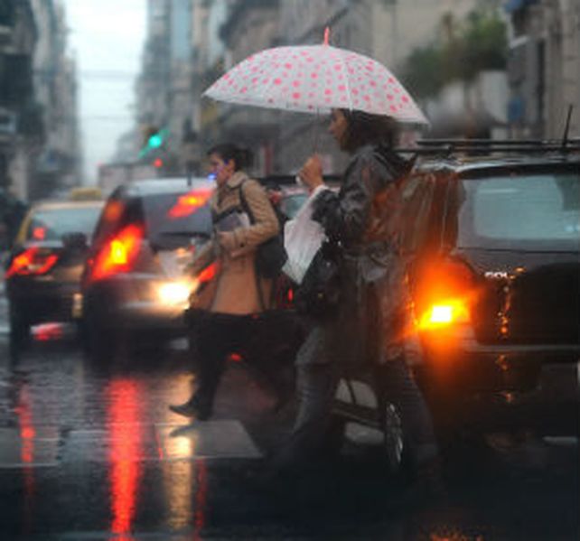 El pronóstico prevé lluvias intensas para todo el día de hoy.