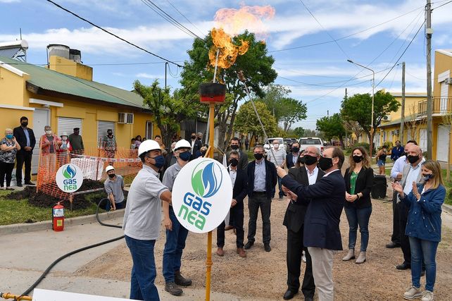 Bordet inauguró la ampliación de la red de gas en Caseros